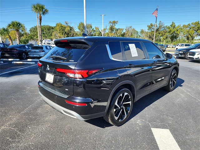 2022 Mitsubishi Outlander SE photo 3