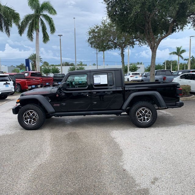 2024 Jeep Gladiator Rubicon photo 3
