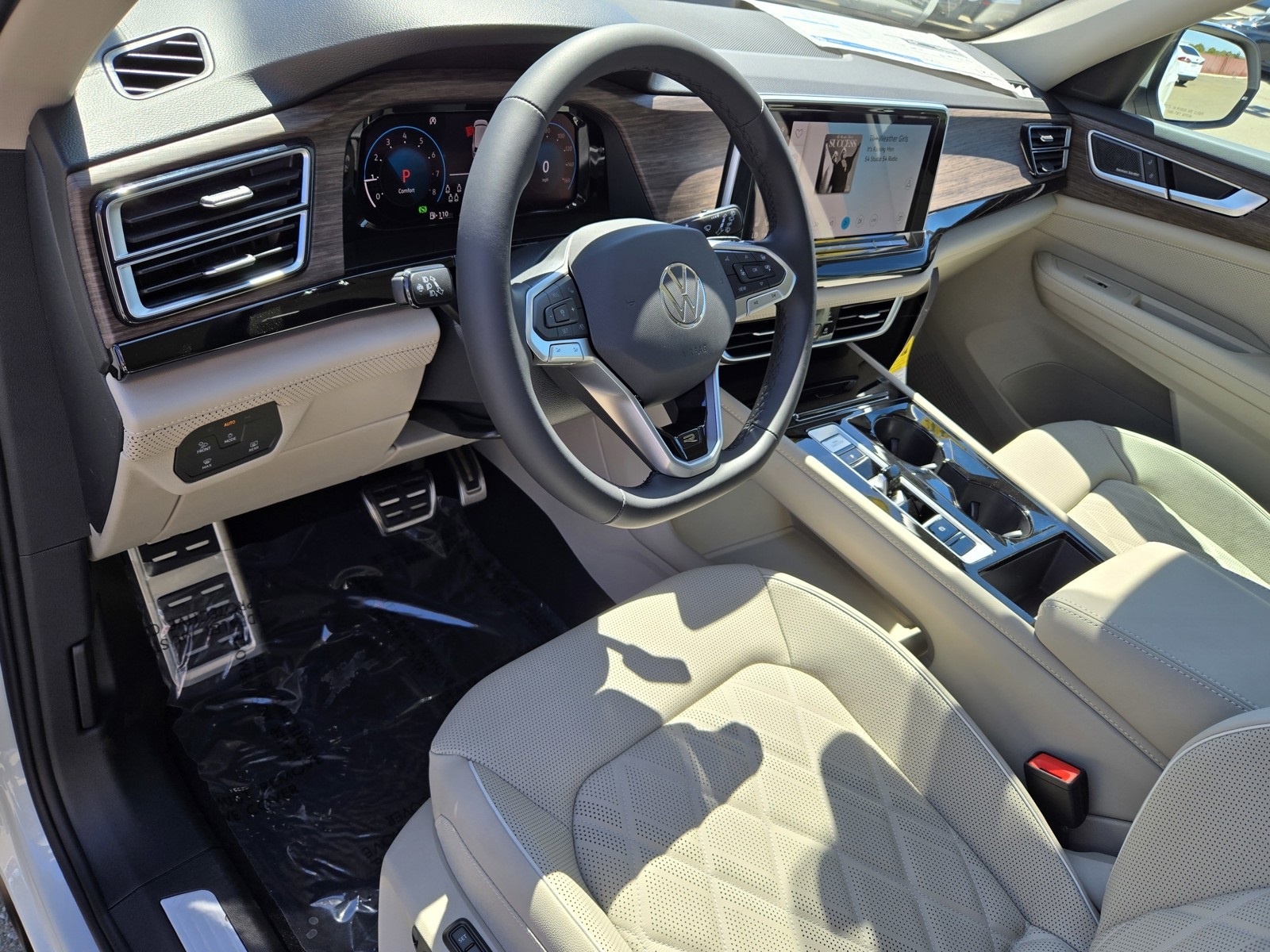 2026 Volkswagen Atlas SEL Premium R-Line photo 8