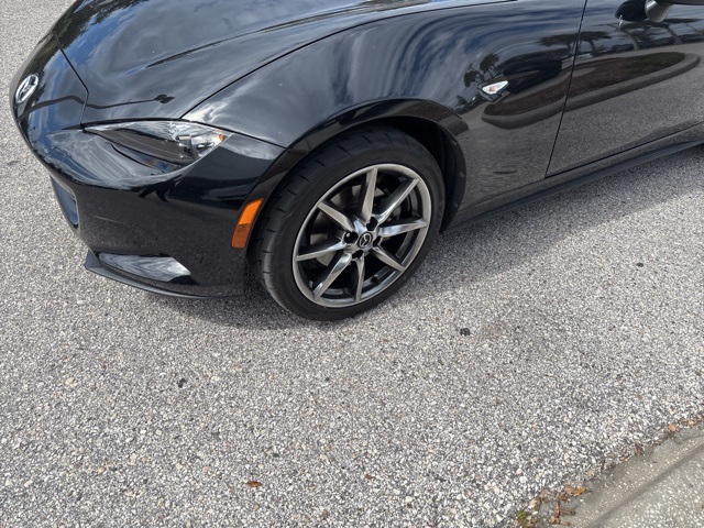 2022 Mazda MX-5 Miata RF Miata Grand Touring photo 3