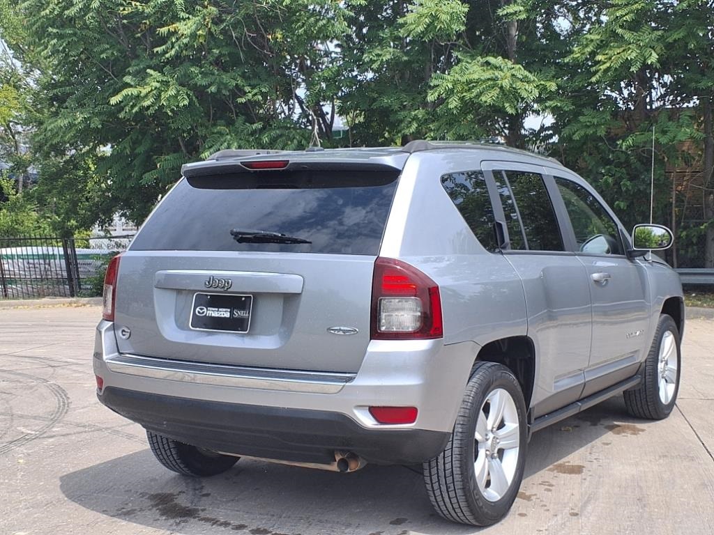 2015 Jeep Compass Latitude photo 3
