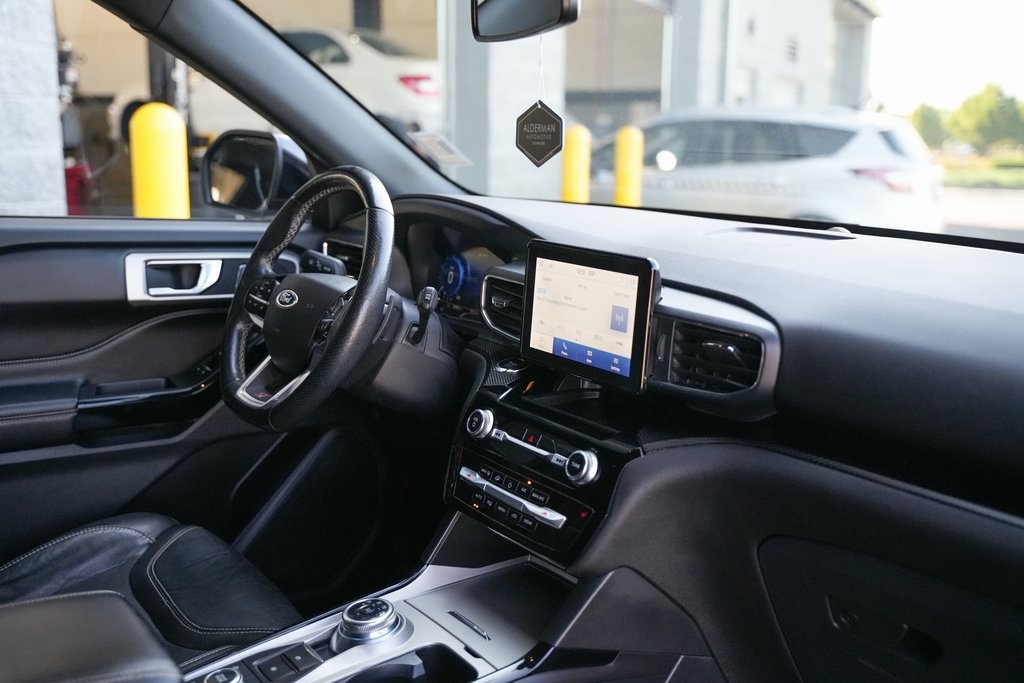 2022 Ford Explorer ST photo 14