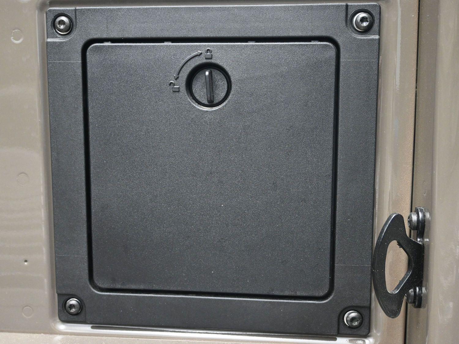 2025 Ford F-150 Lariat photo 2