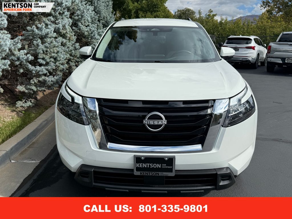 2025 Nissan Pathfinder SV photo 2