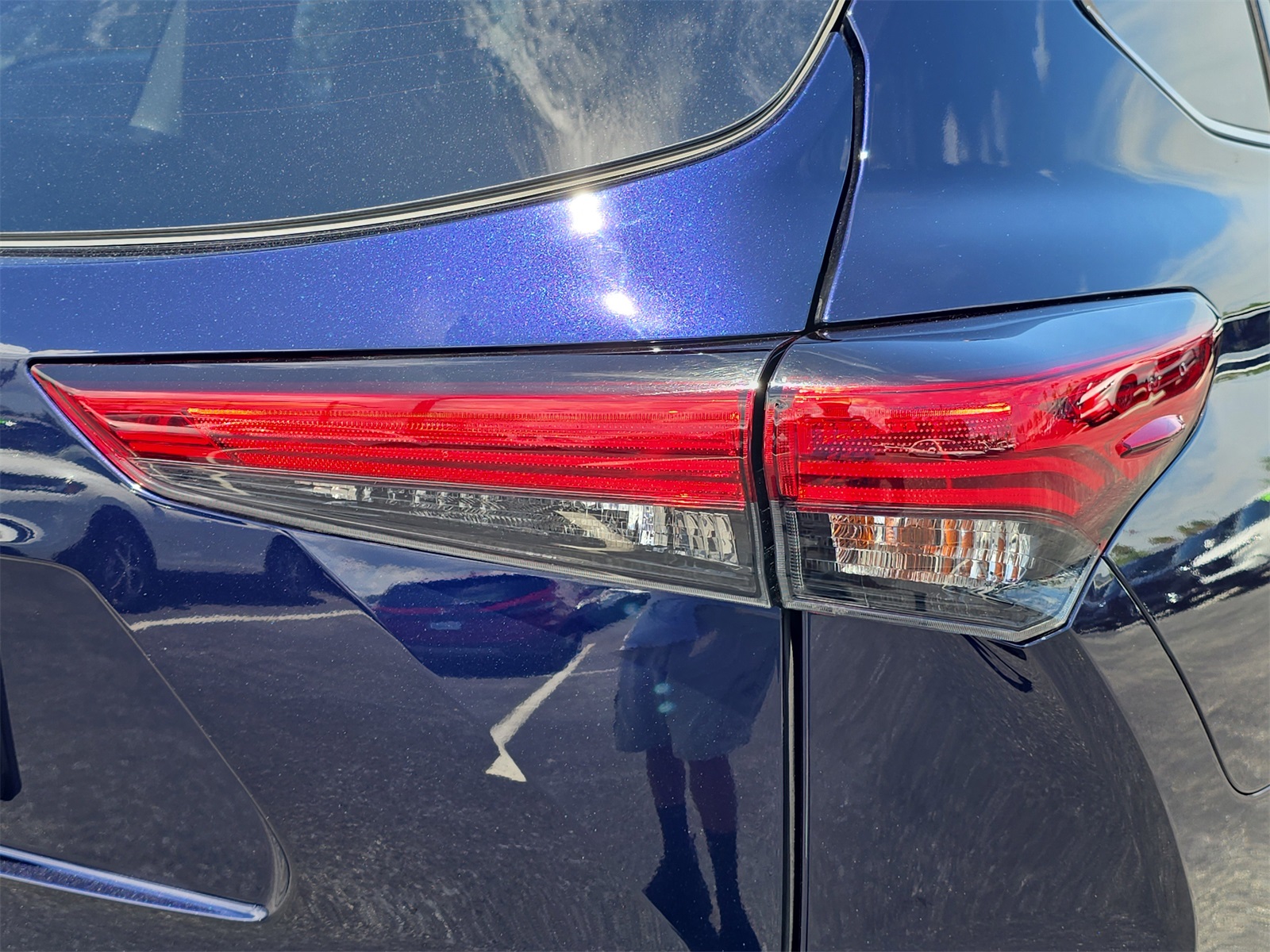 2022 Toyota Highlander Limited photo 6