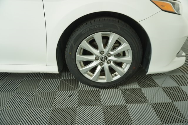 2020 Toyota Camry LE photo 14