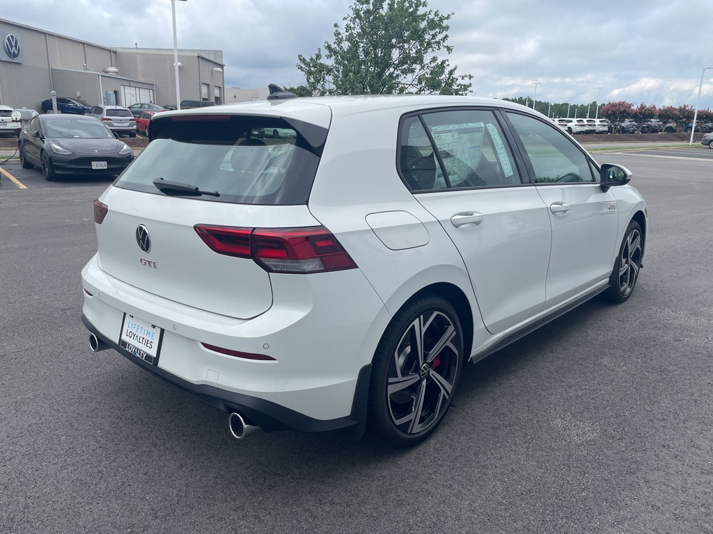 2025 Volkswagen Golf GTI SE photo 3