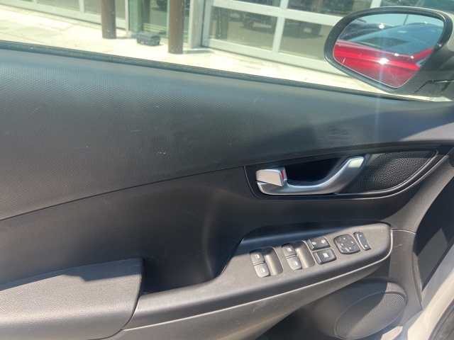 2023 Hyundai Kona SEL photo 3