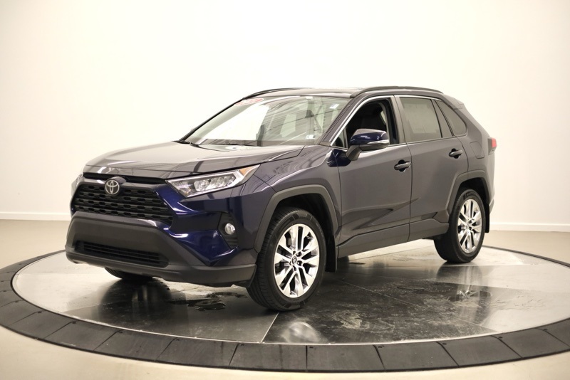 2021 Toyota RAV4 XLE Premium photo 3
