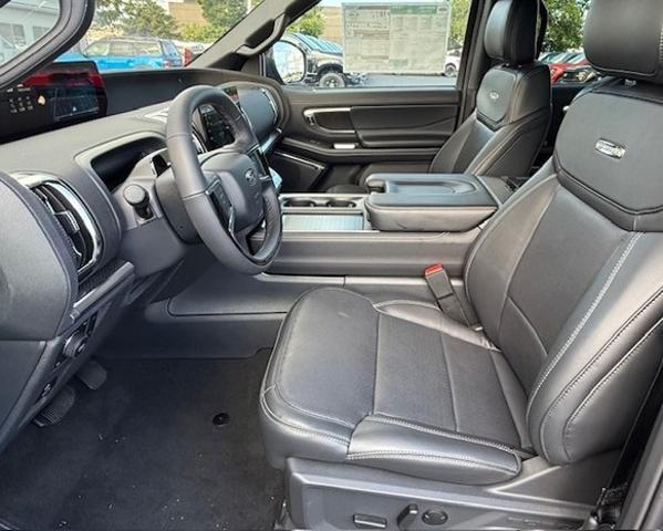 2025 Ford Expedition Platinum MAX photo 12