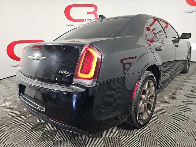 2016 Chrysler 300 S photo 7