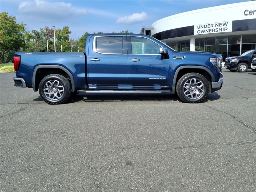 2023 GMC Sierra 1500 SLT's photo