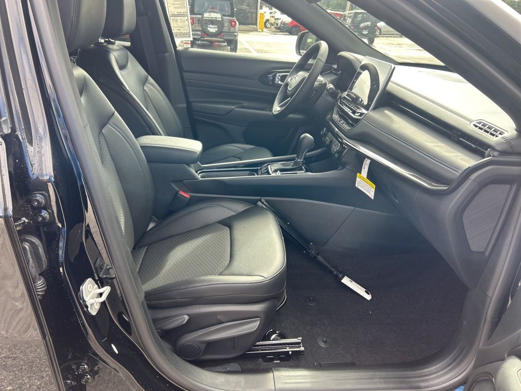 2025 Jeep Compass Latitude photo 19