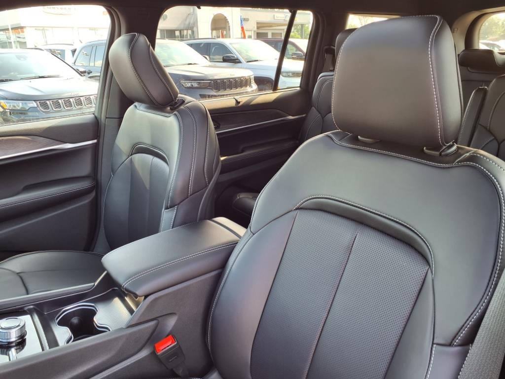 2025 Jeep Grand Cherokee Limited photo 8
