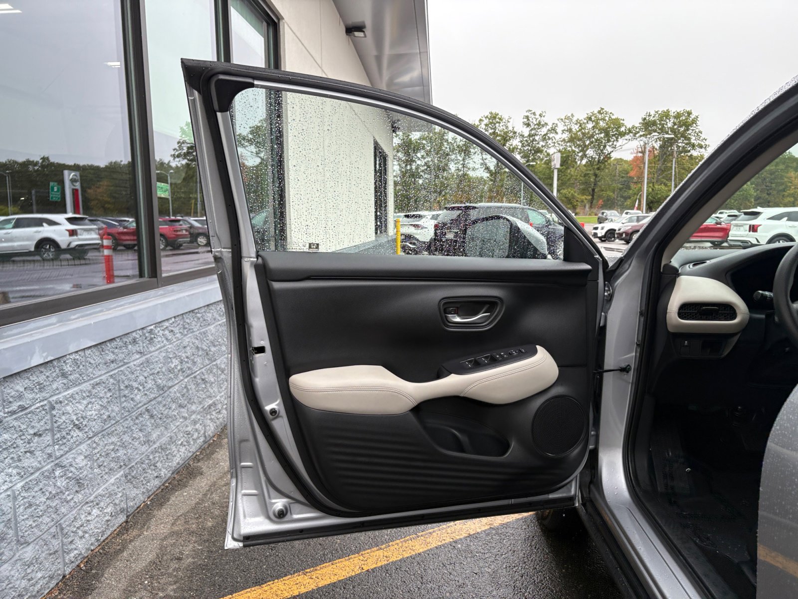 2025 Honda HR-V LX photo 24