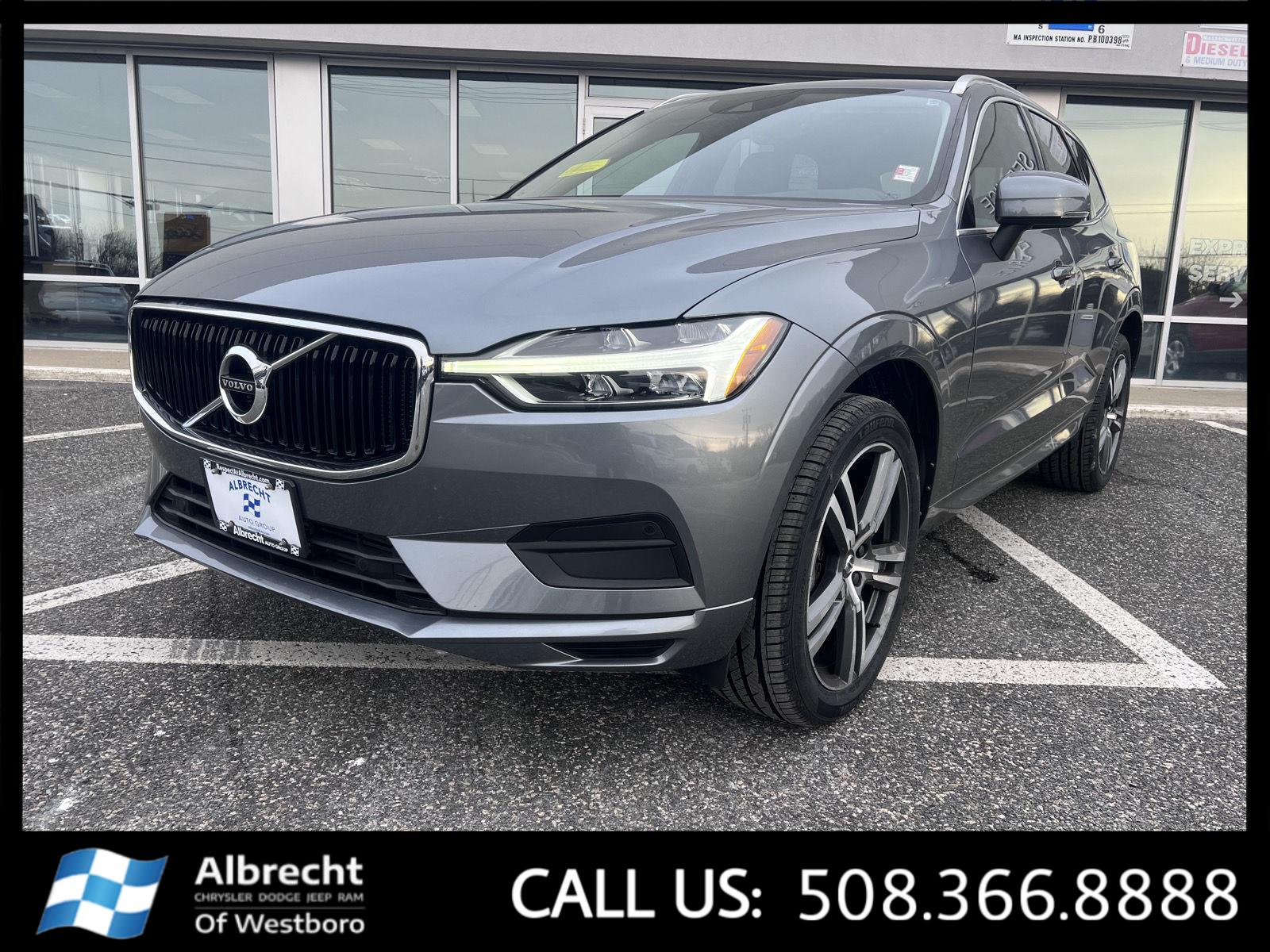 2020 Volvo XC60 Momentum's photo