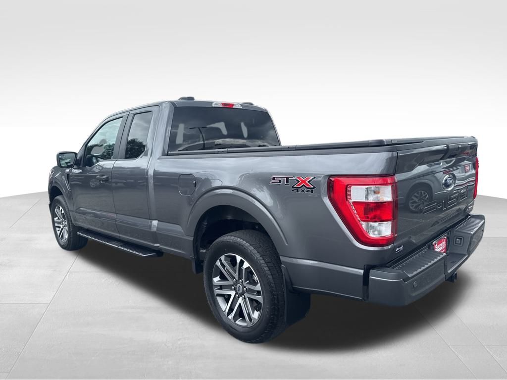 2022 Ford F-150 XL photo 2