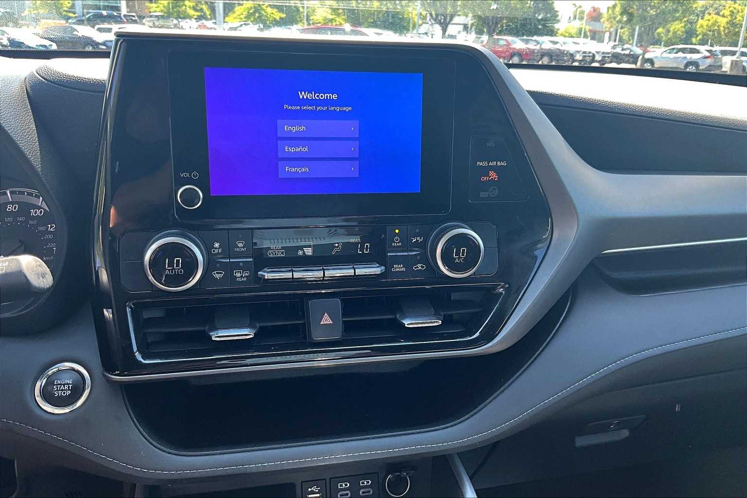 2023 Toyota Highlander L photo 28