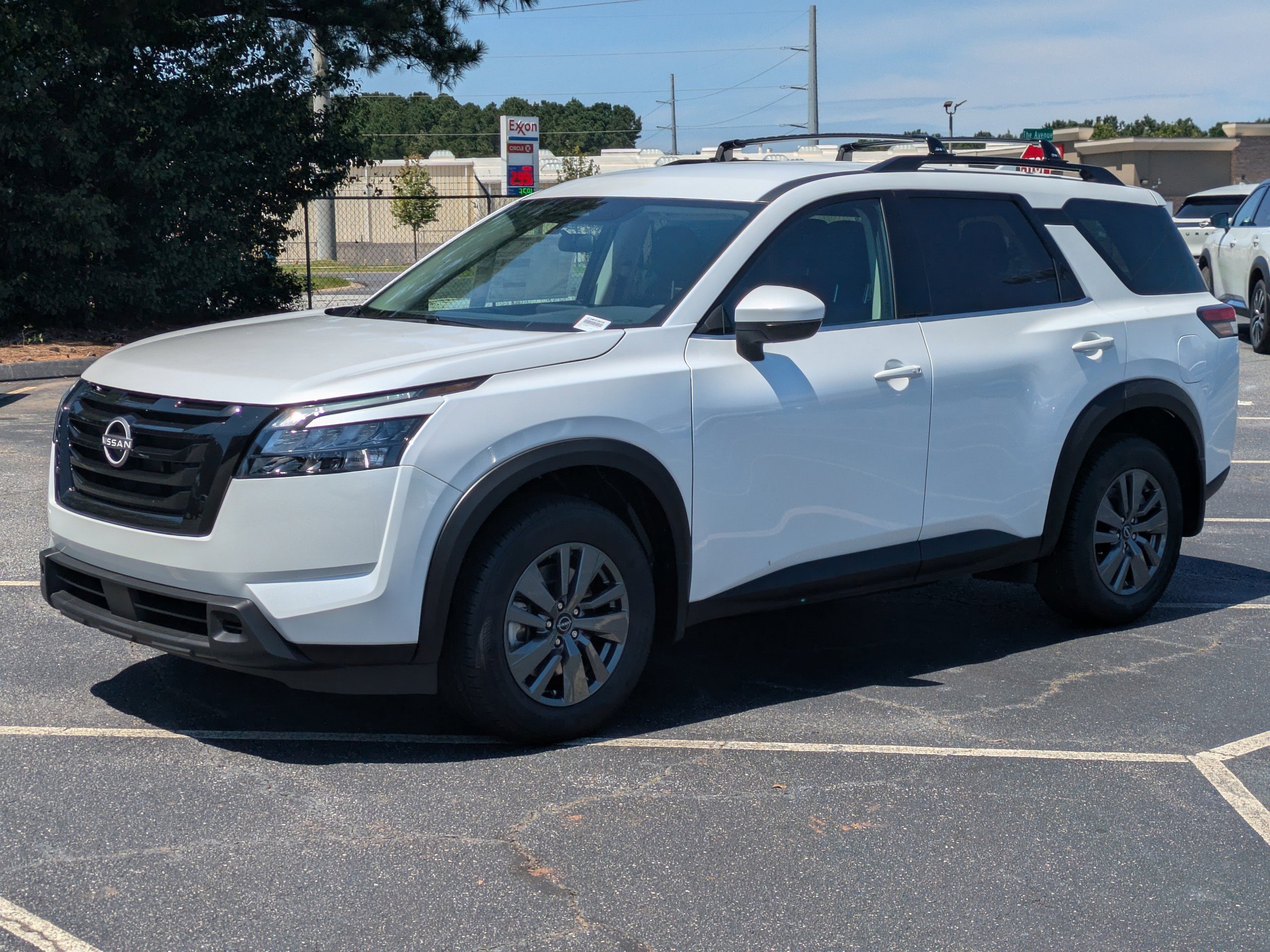 2025 Nissan Pathfinder SV photo 2