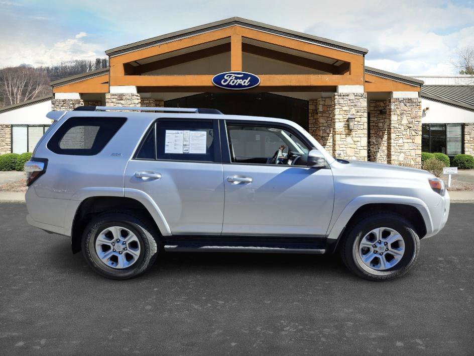 2024 Toyota 4Runner SR5 4WD photo 4