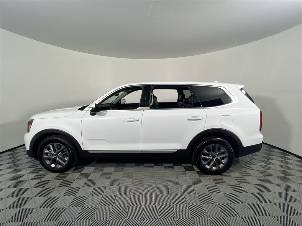 2025 Kia Telluride LX photo 6