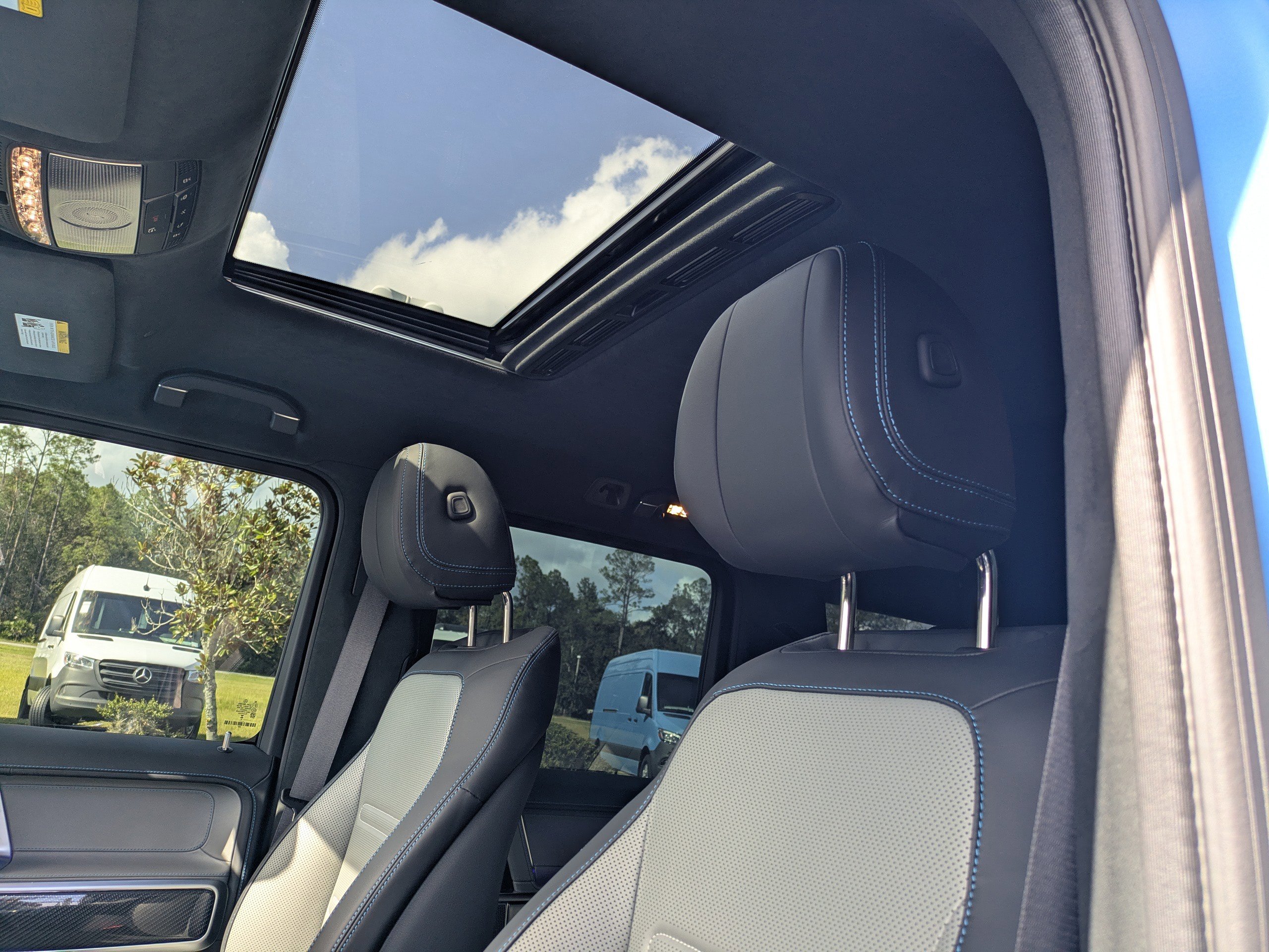 2025 Mercedes Benz G photo 4