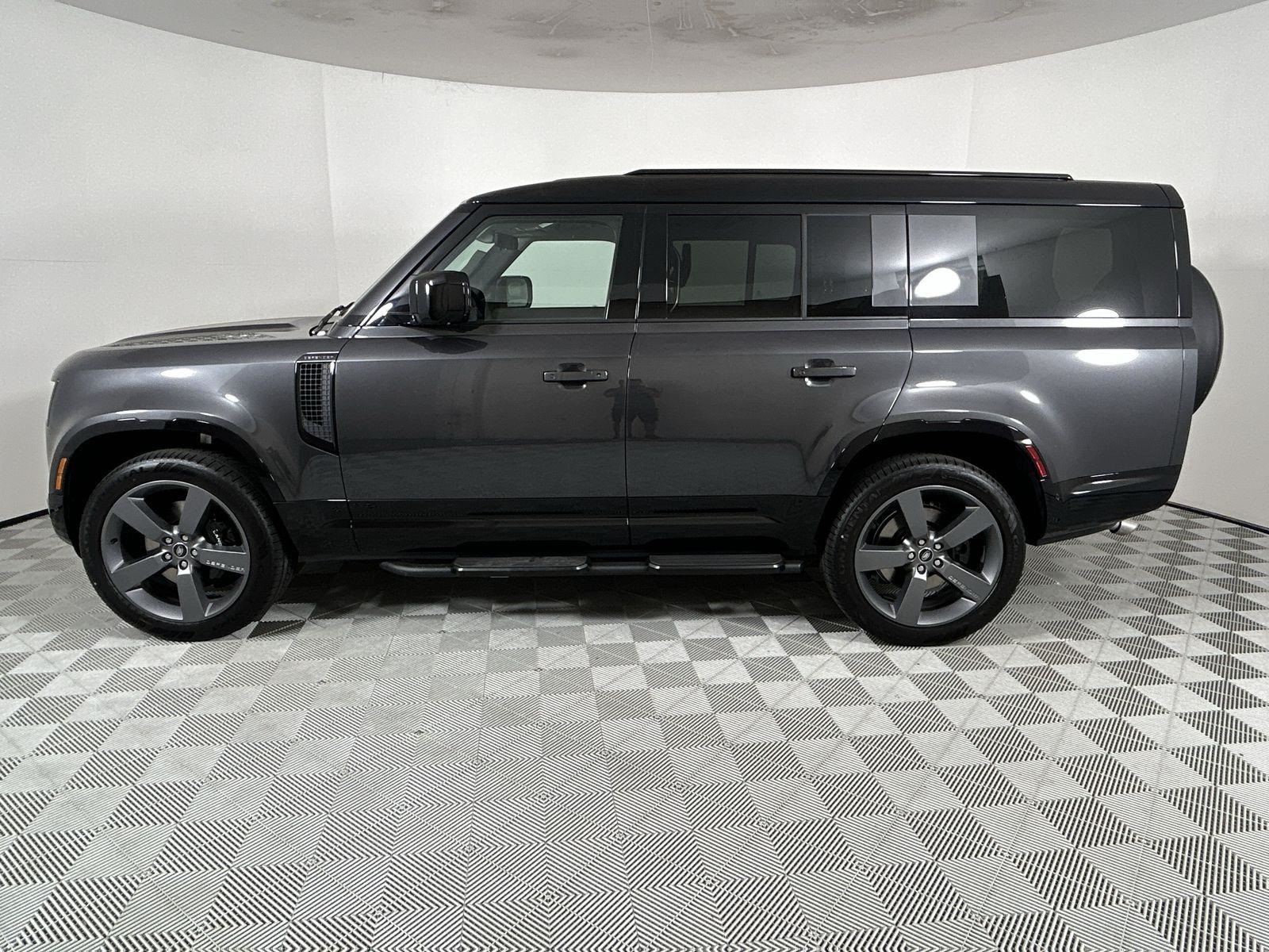 2025 Land Rover Defender 130 V8 photo 2