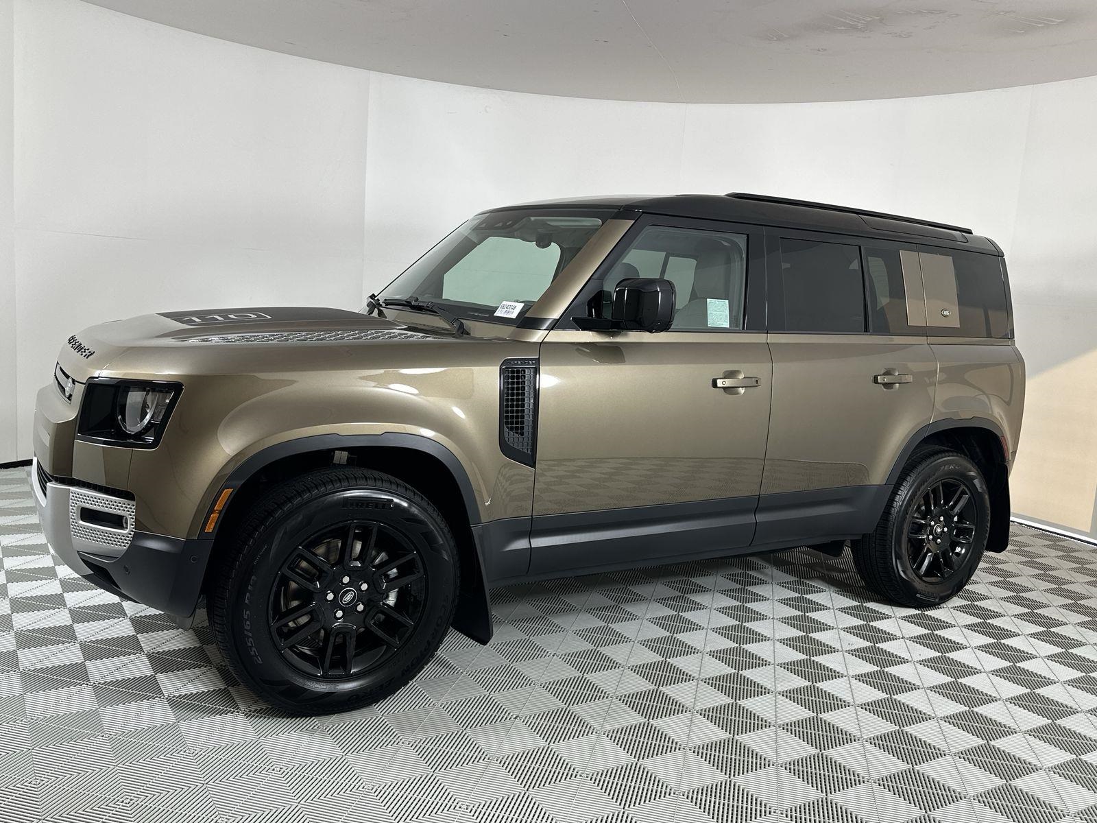 2024 Land Rover Defender 110 S photo 2