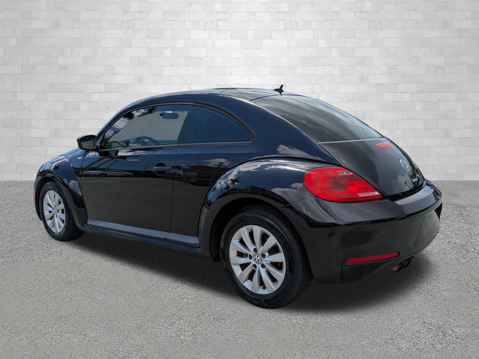 2016 Volkswagen Beetle 1.8T S photo 4