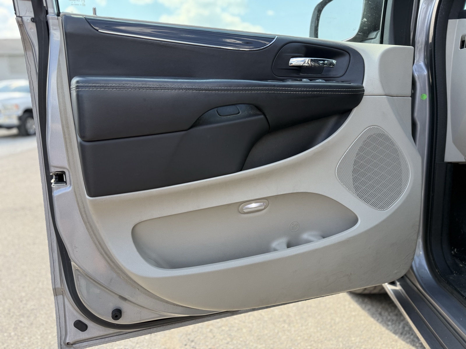 2014 Dodge Grand Caravan SXT photo 6