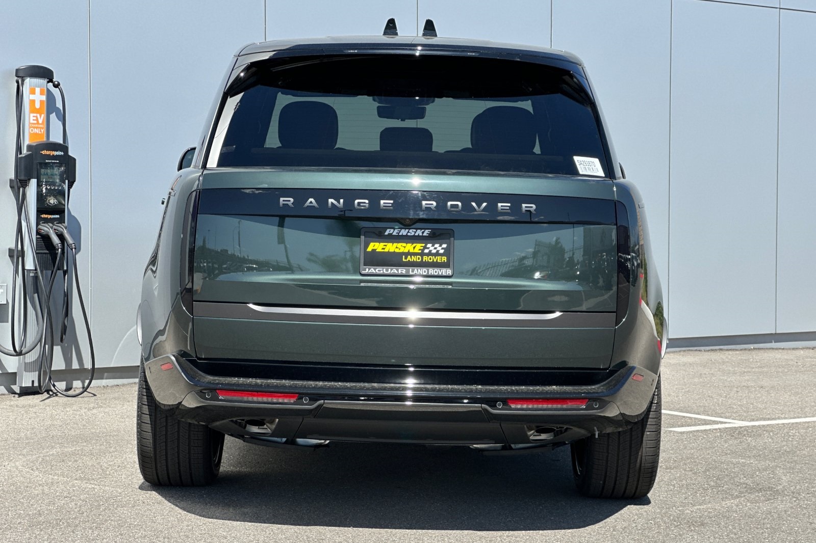 2025 Land Rover Range Rover SE photo 4