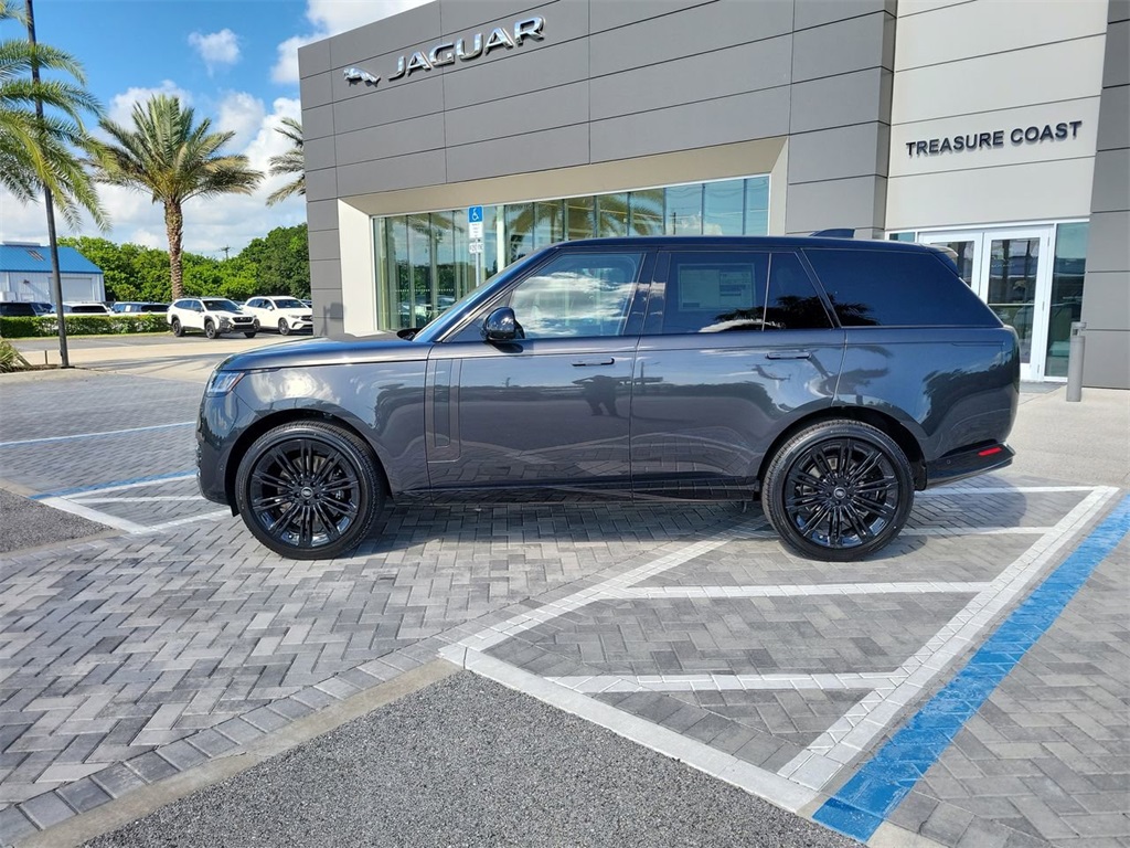 2025 Land Rover Range Rover SE photo 2