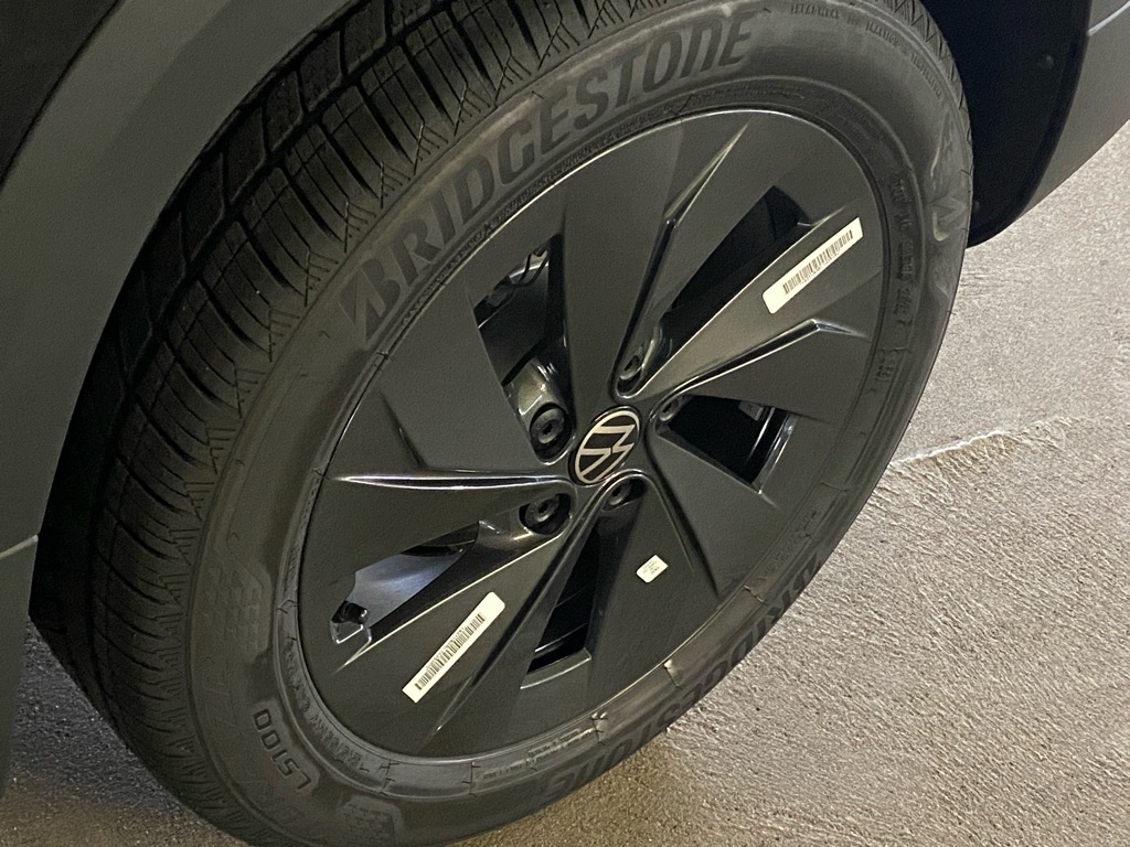 2025 Volkswagen Taos S photo 3