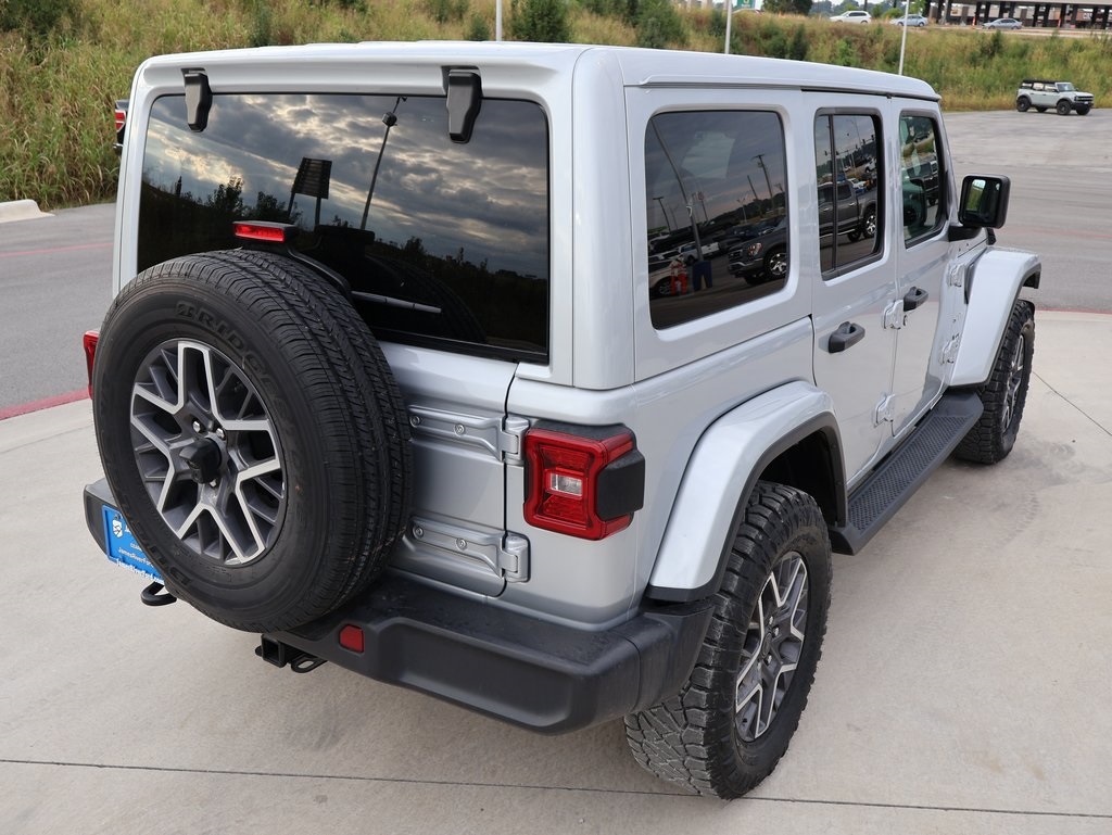 2024 Jeep Wrangler Sahara photo 5