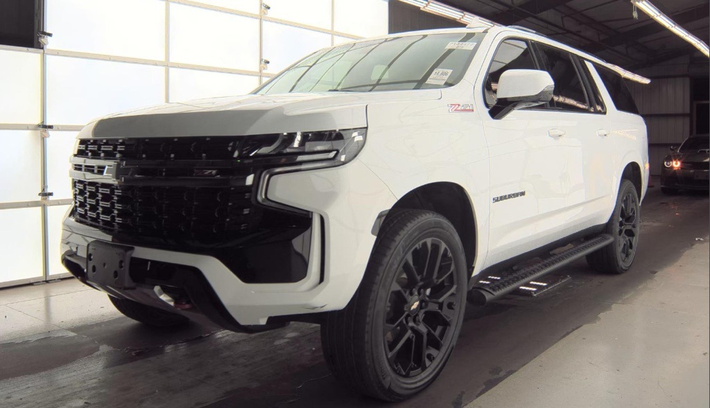 2022 Chevrolet Suburban Z71 photo 2