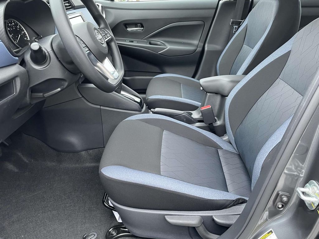 2025 Nissan Versa SV photo 12