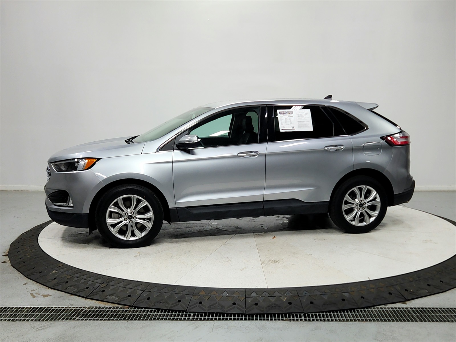 2024 Ford Edge Titanium photo 4