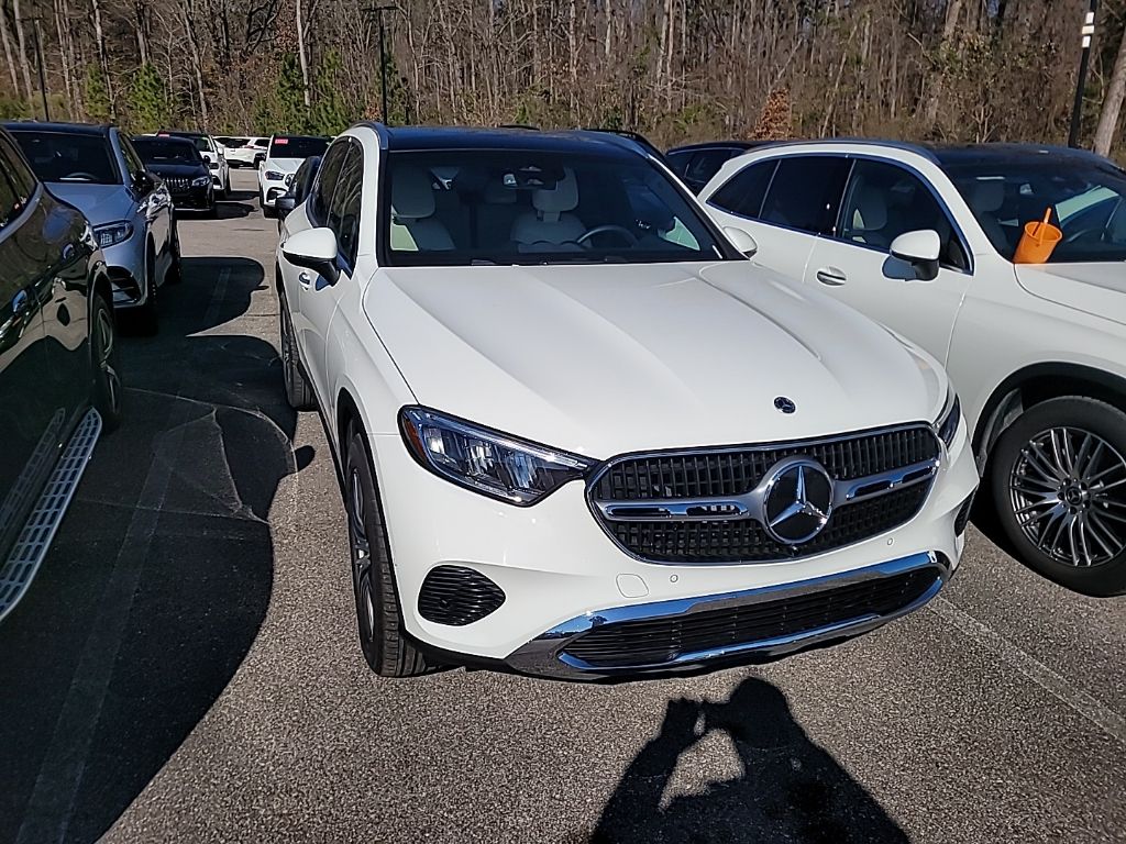 2025 Mercedes-Benz GLC Base's photo