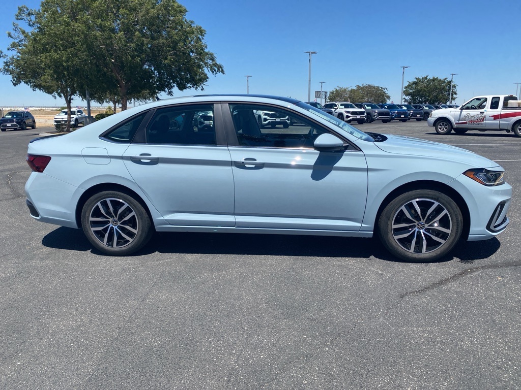 2025 Volkswagen Jetta 1.5T SE photo 3