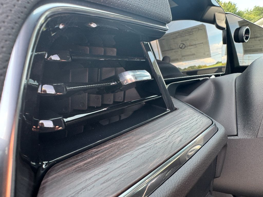 2025 Chevrolet Tahoe Premier photo 18