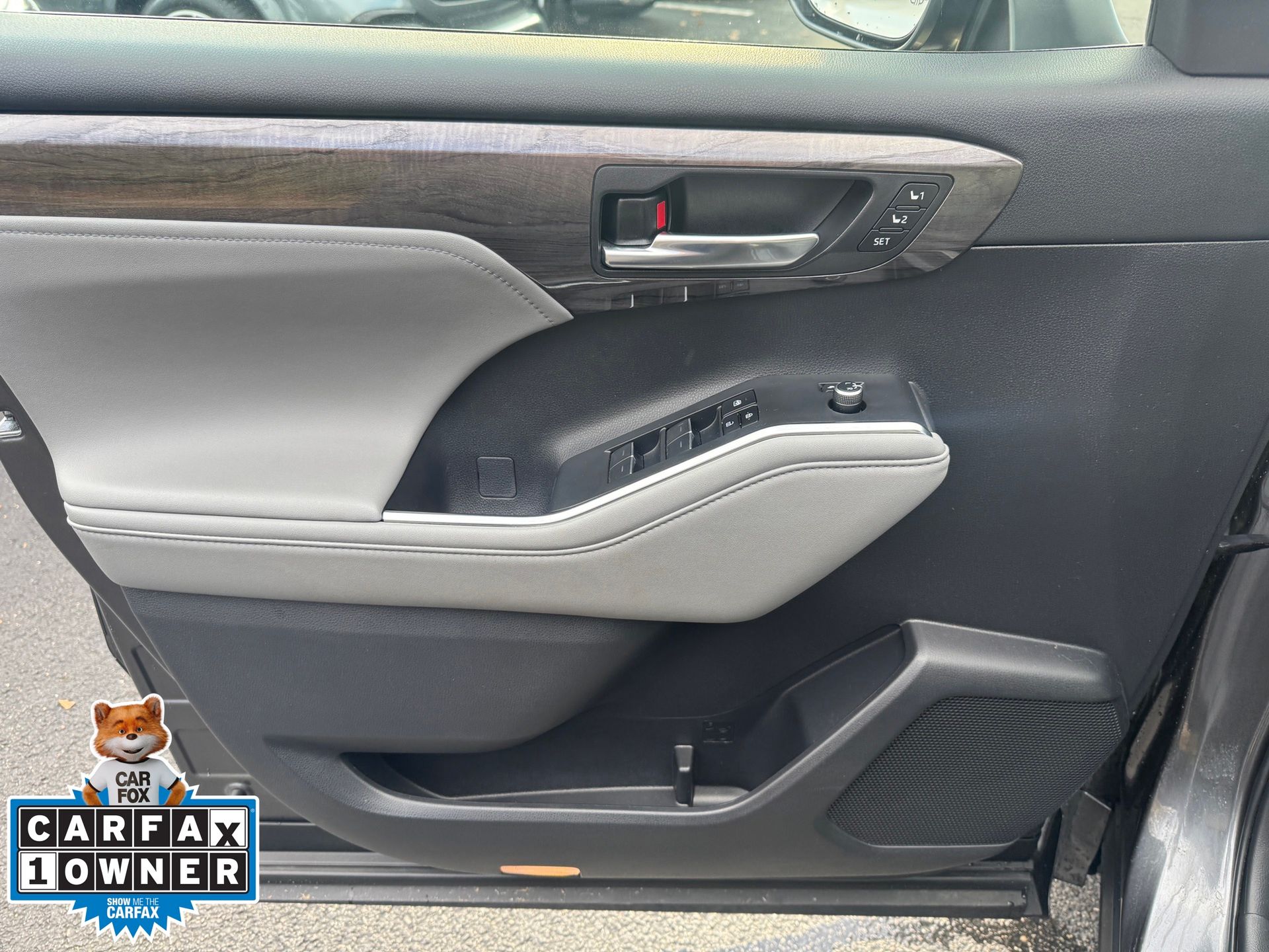 2023 Toyota Highlander Hybrid Limited photo 4