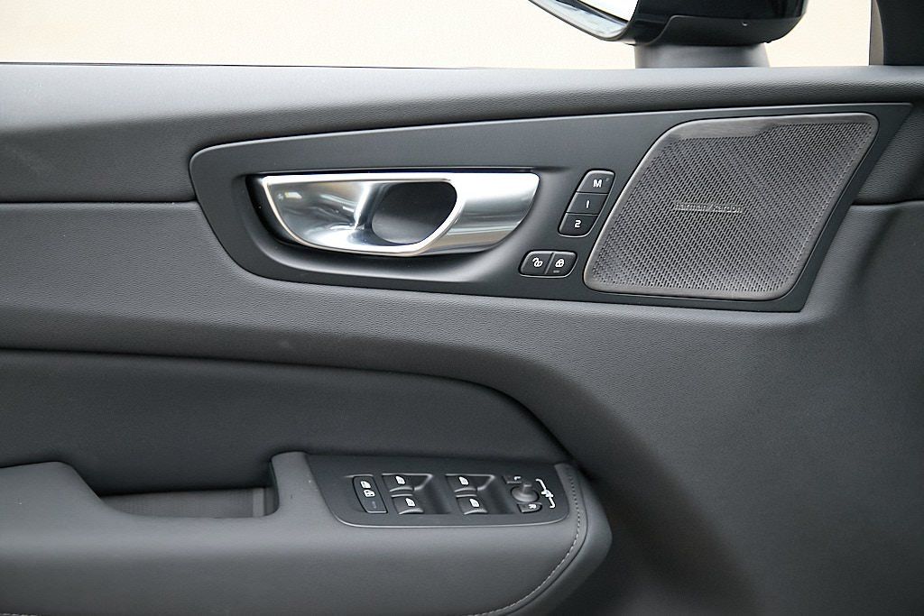 2026 VOLVO XC60 - Image 10