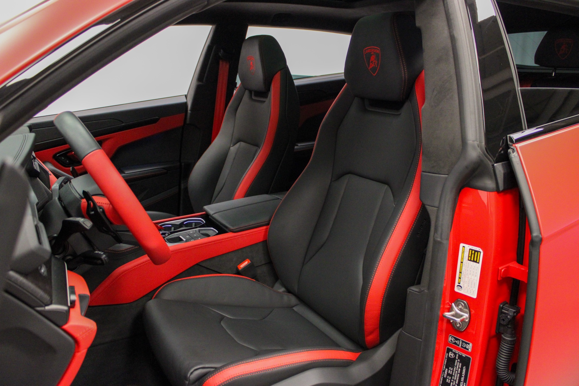2025 Lamborghini Urus SE photo 17