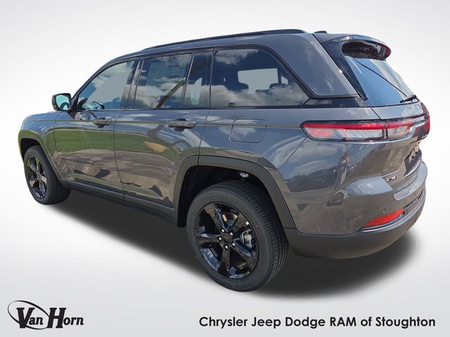 2025 Jeep Grand Cherokee Altitude photo 2