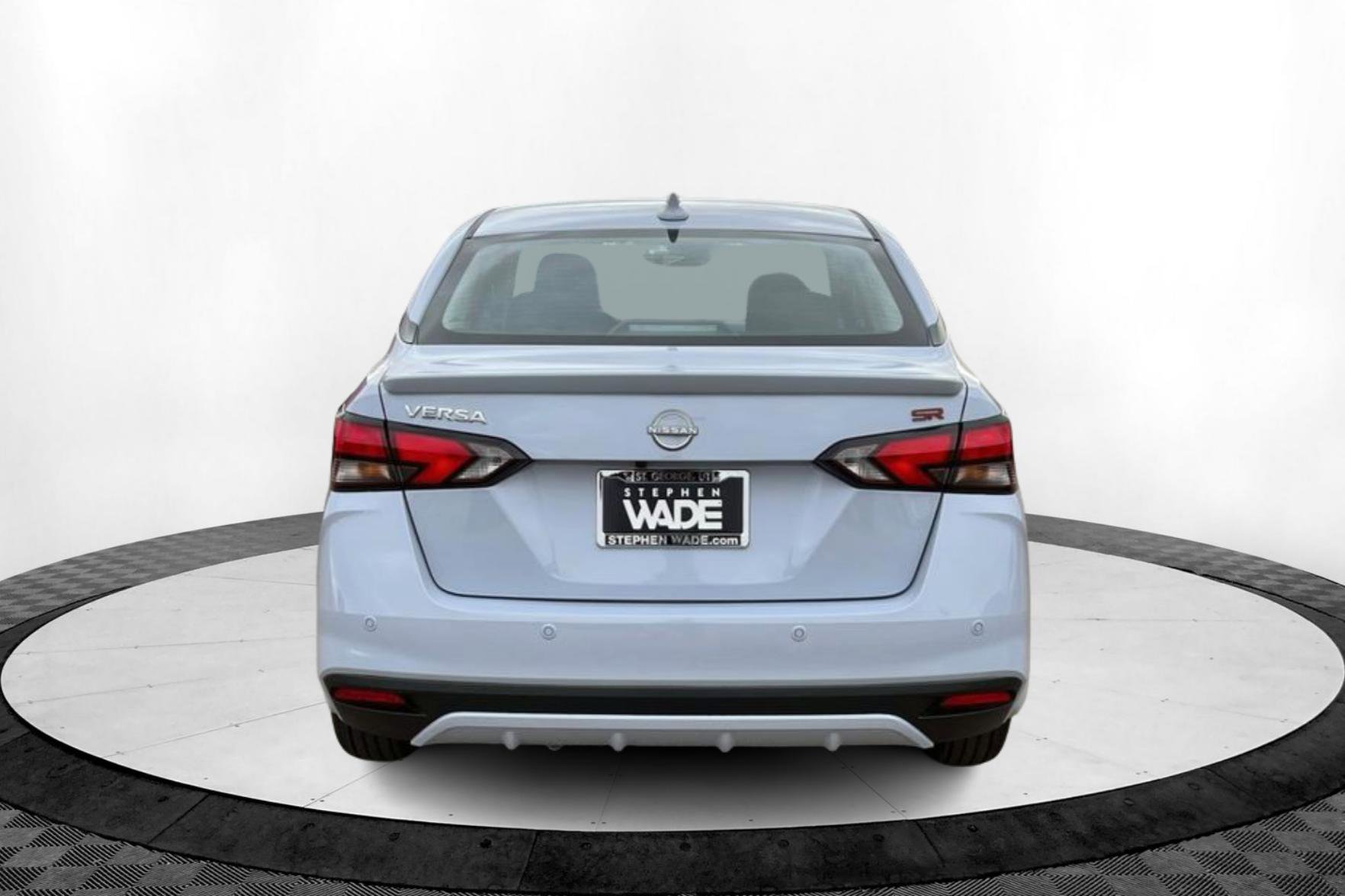 2025 Nissan Versa SR photo 4