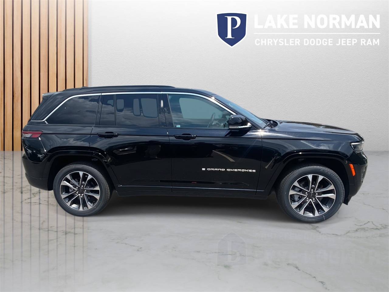 2025 Jeep Grand Cherokee Overland photo 6