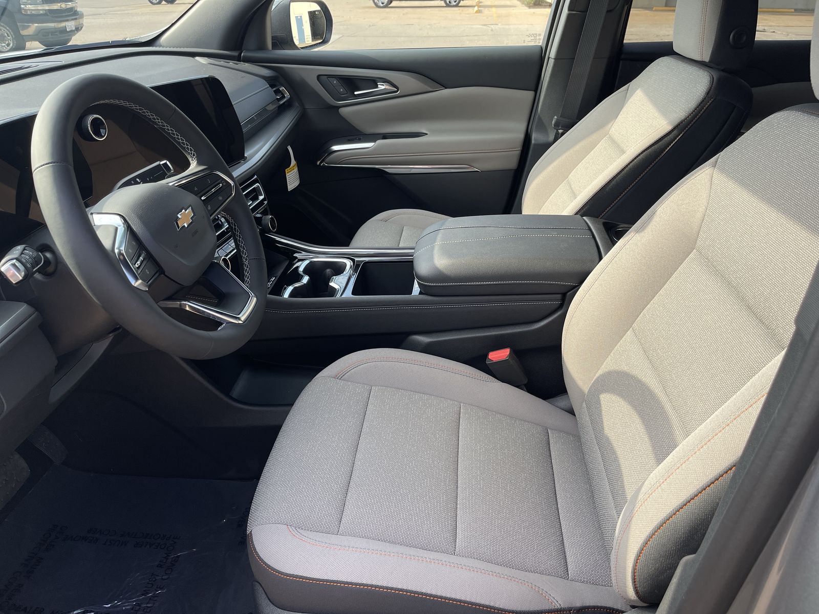 2026 Chevrolet Traverse photo 2