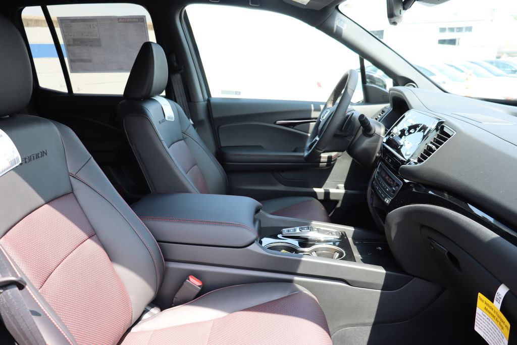 2025 Honda Ridgeline Black Edition photo 19