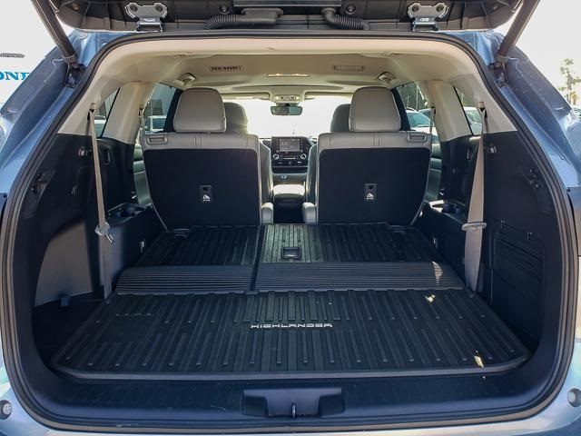 2022 Toyota Highlander XLE photo 25