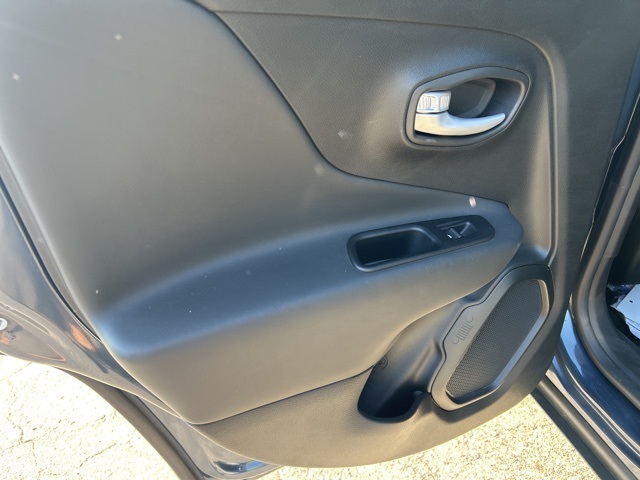 2023 Jeep Renegade Latitude Upland photo 12